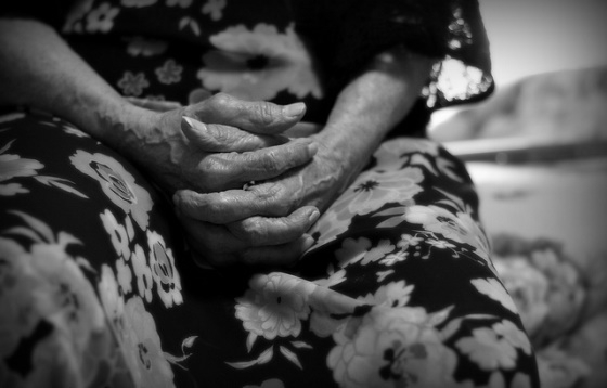Filho dá soco no olho da mãe de 82 anos e é preso em Ceilândia