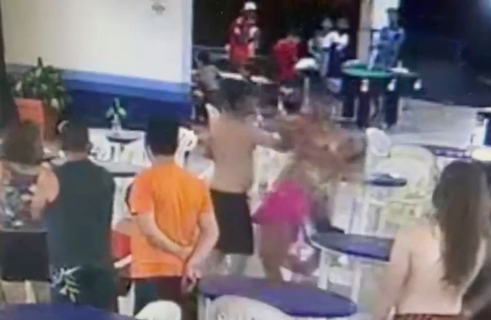 Advogado agride empresária em clube