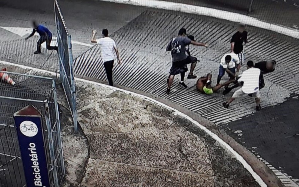 Grupo faz arrastão e agride vítimas em terminal de ônibus de Goiânia