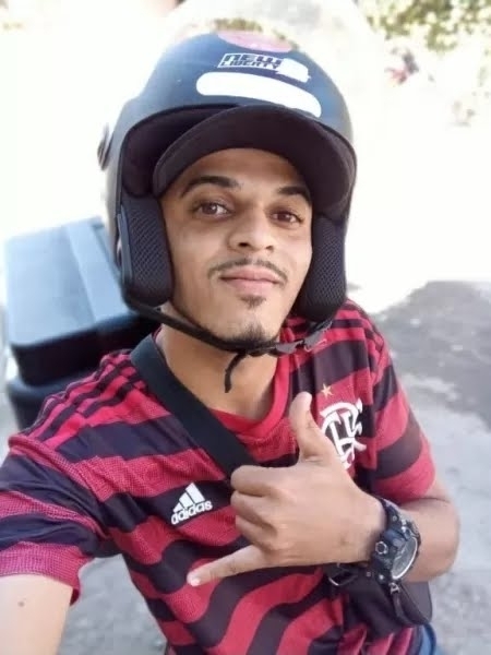Jovem acusado 14 vezes de roubo com base em foto,  consegue 13ª absolvição