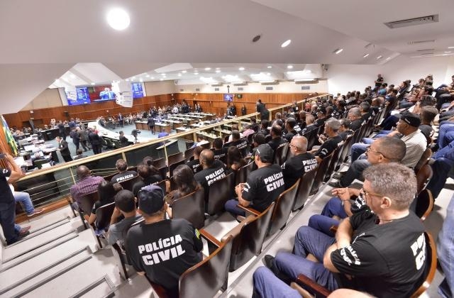Plenário aprova projeto de lei que reaproveita servidores da Polícia Civil que tiveram cargos extintos