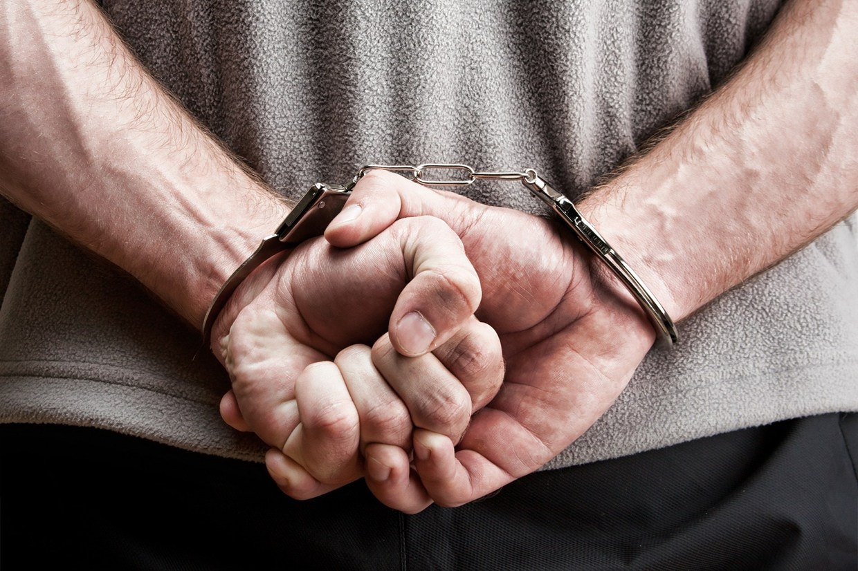 Homem embriagado é detido suspeito de atentado ao pudor