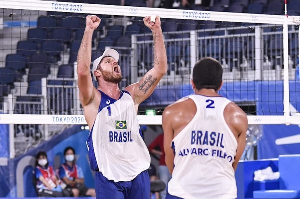 Alison/Álvaro Filho vence com facilidade e chega às quartas de final em Tóquio