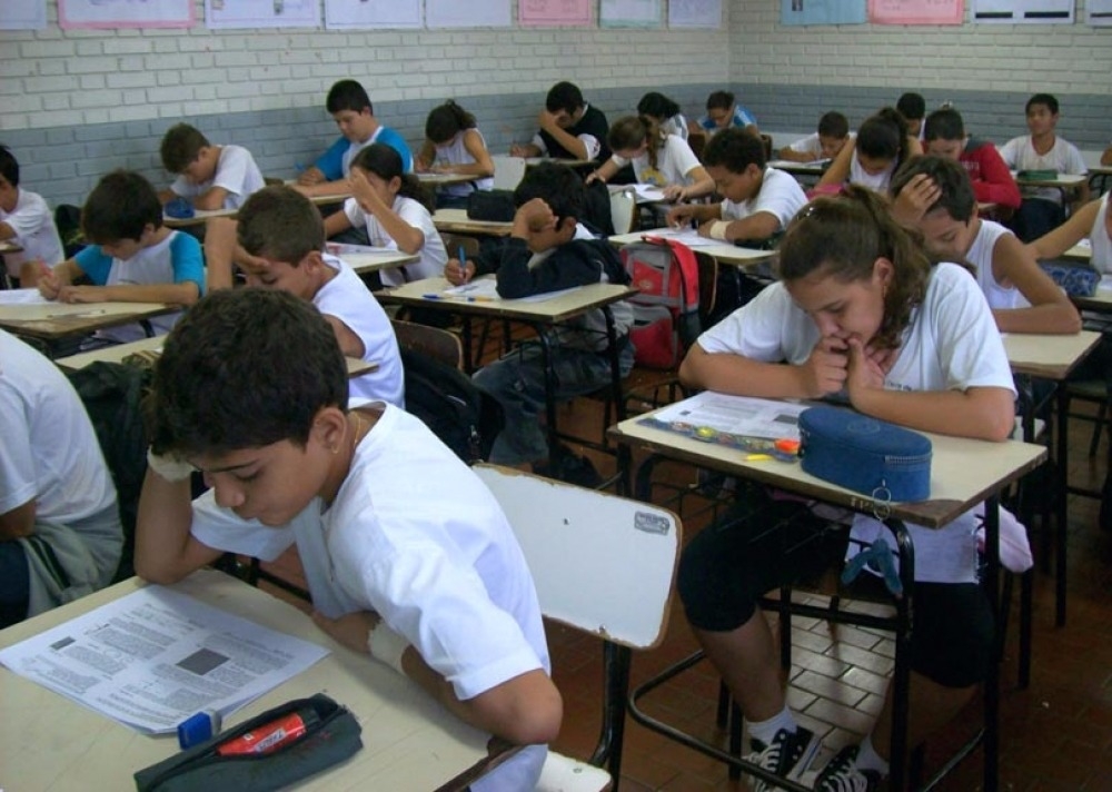 Saiba o que é a base nacional que vai orientar currículos das escolas
