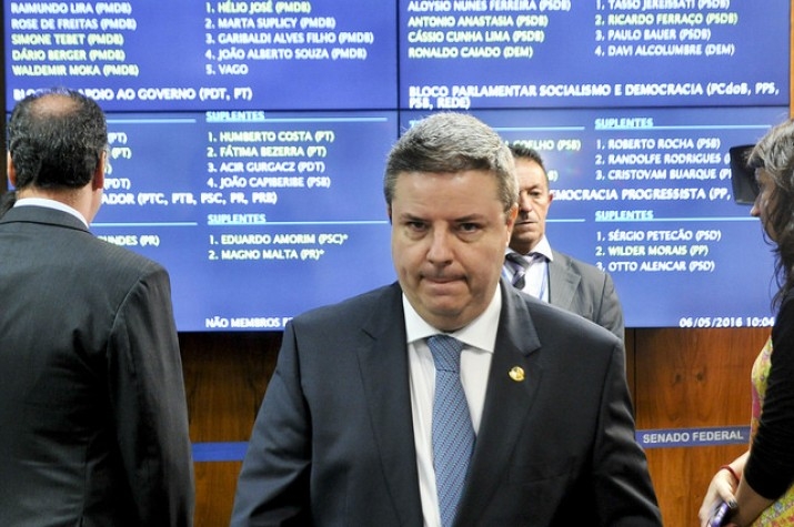 Senado aprova relatório e caminha para admissão de impeachment