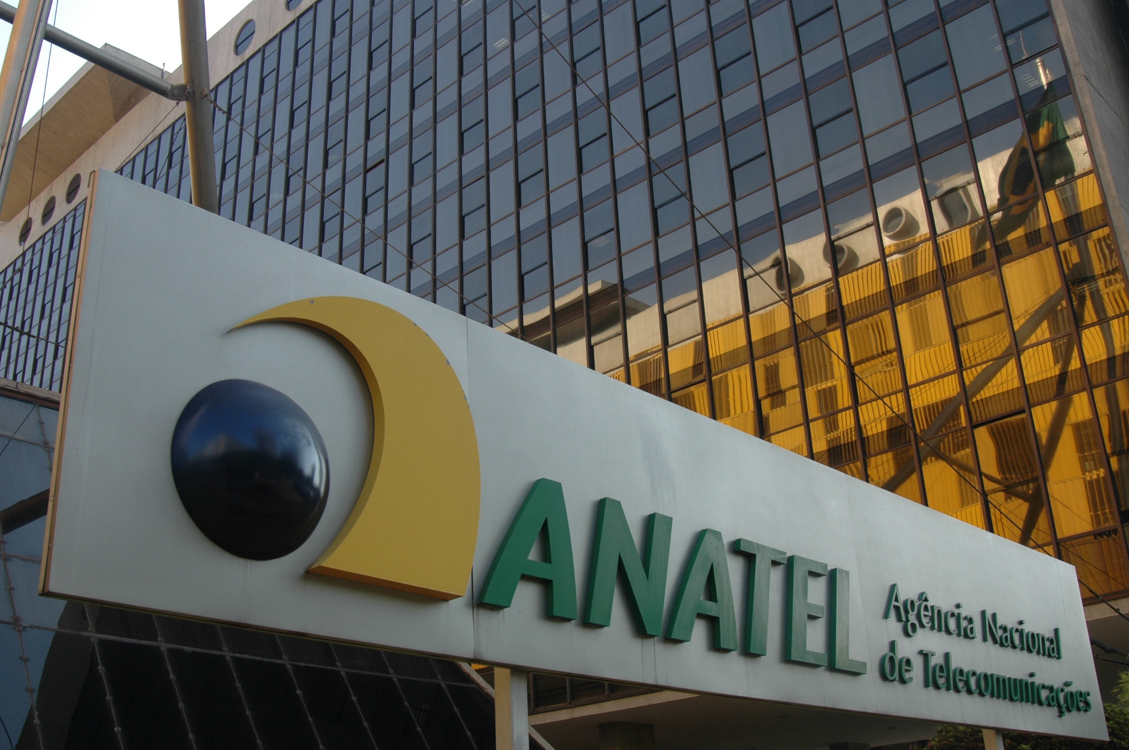 Senador Hélio José propõe abertura de CPI para investigar Anatel