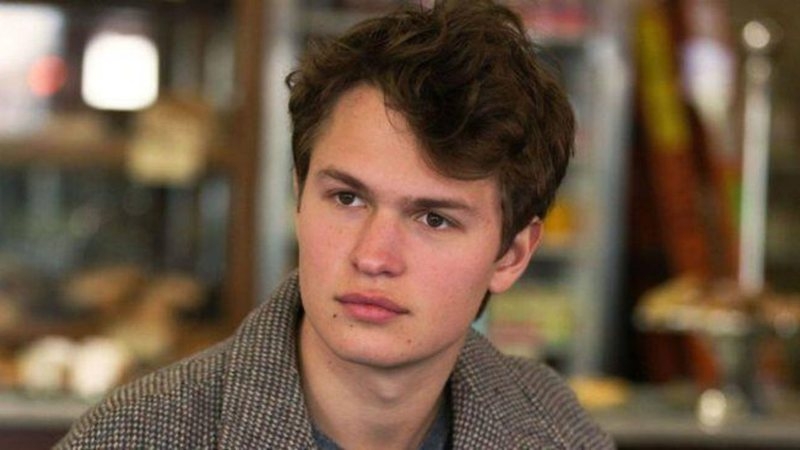 Ator de A Culpa é das Estrelas, Ansel Elgort é acusado de assedio e abuso por fãs