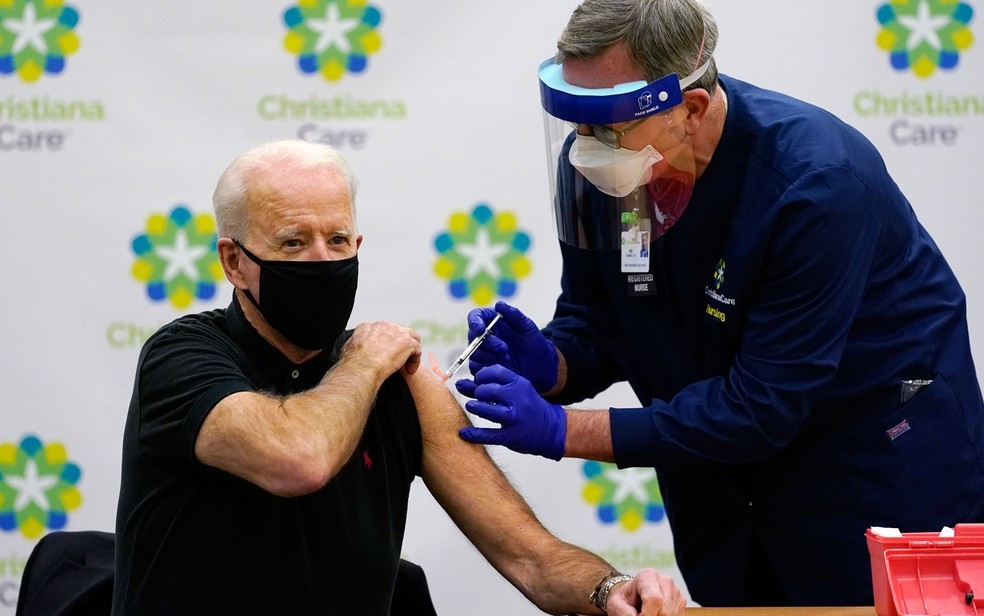 Biden diz que vacinação ajuda a normalizar economia e quer avançar na imunização