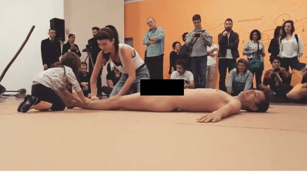 CPI pede condução coercitiva de artista que ficou nu em performance