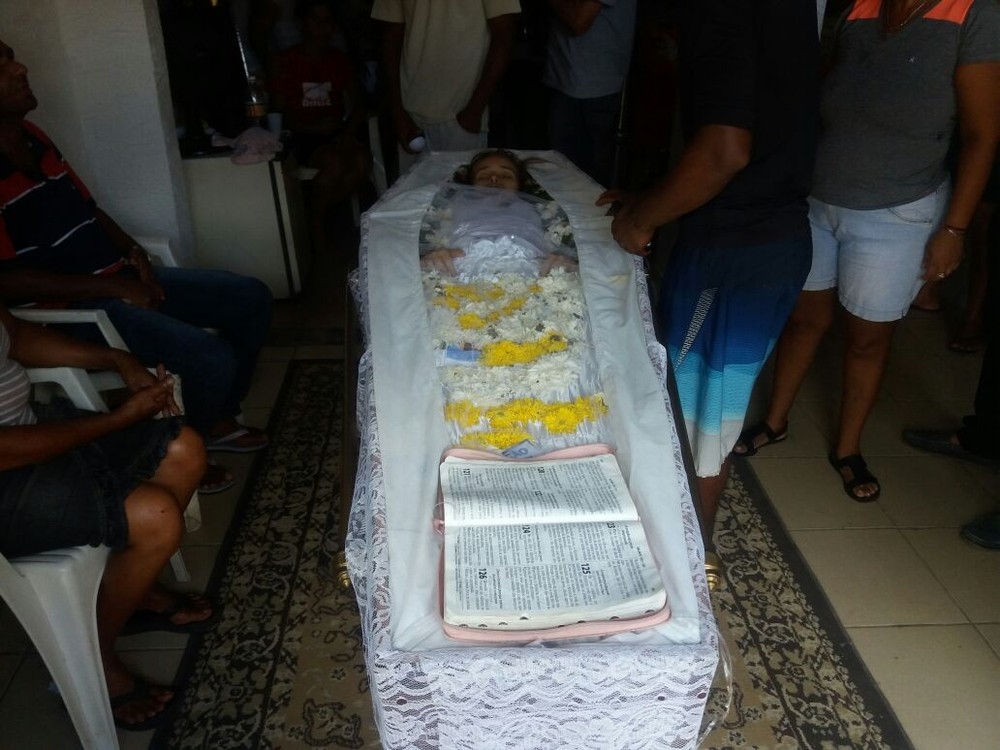 Mãe se recusa a enterrar filha pois acredita que ela ainda está viva