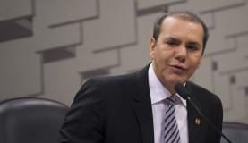 Conselho de Ética do Senado destitui relator do caso Delcídio do Amaral