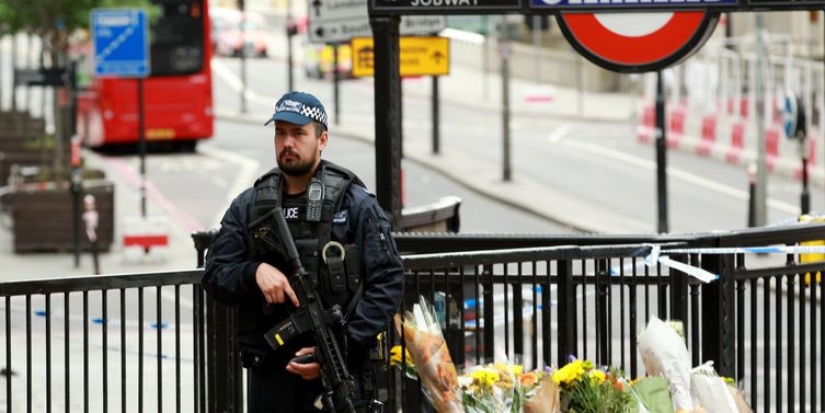 Três terroristas são mortos por polícia britânica