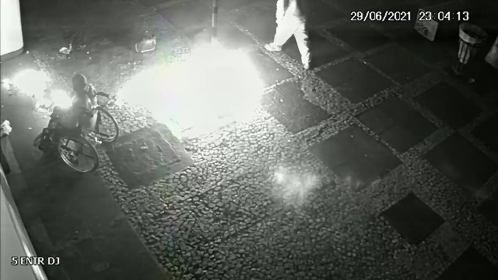 A Polícia Civil investiga ataque ao morador de rua