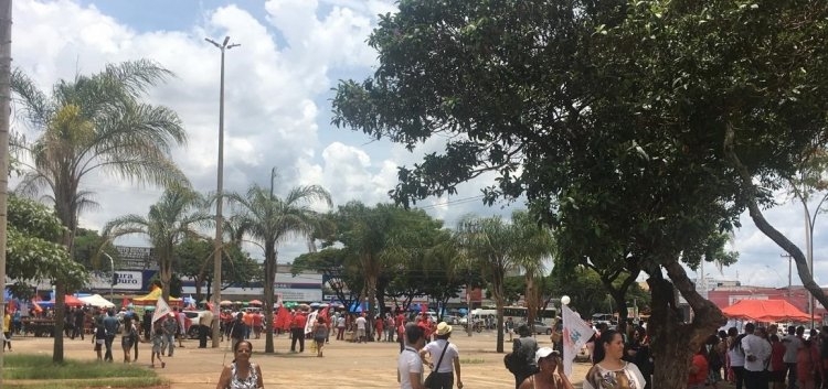 Simpatizantes de Haddad fazem ato em Brasília