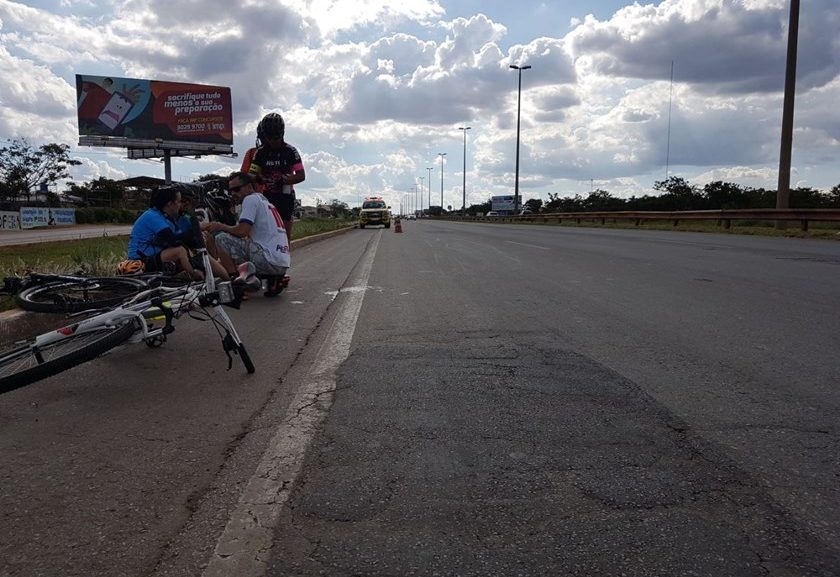 Motorista embriagado é preso após atropelar ciclistas na DF-095