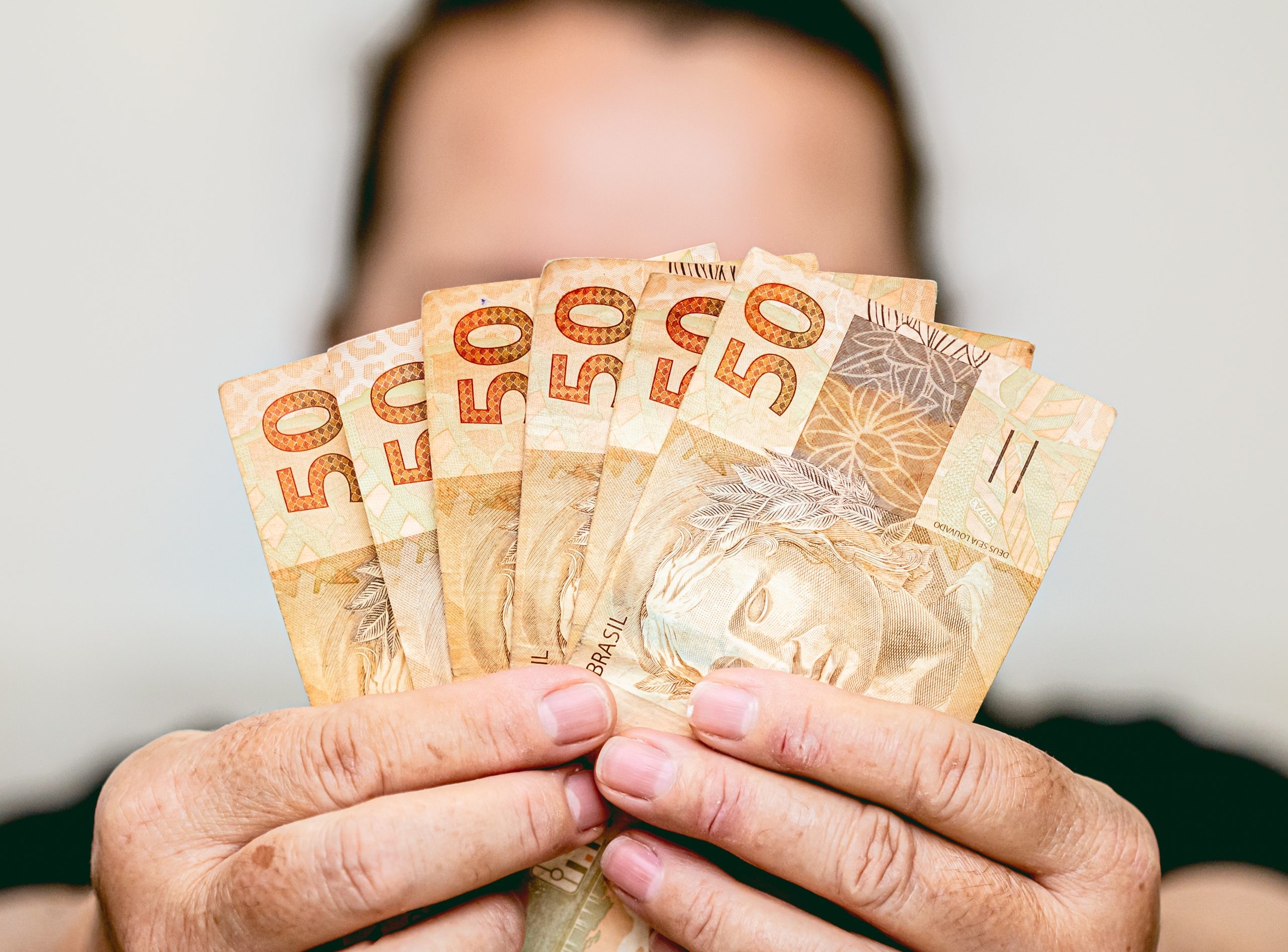 Governo deve anunciar hoje o Auxílio Brasil
