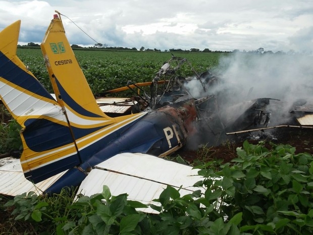 Dois morrem em Bom Jesus de Goiás após avião agrícola cair