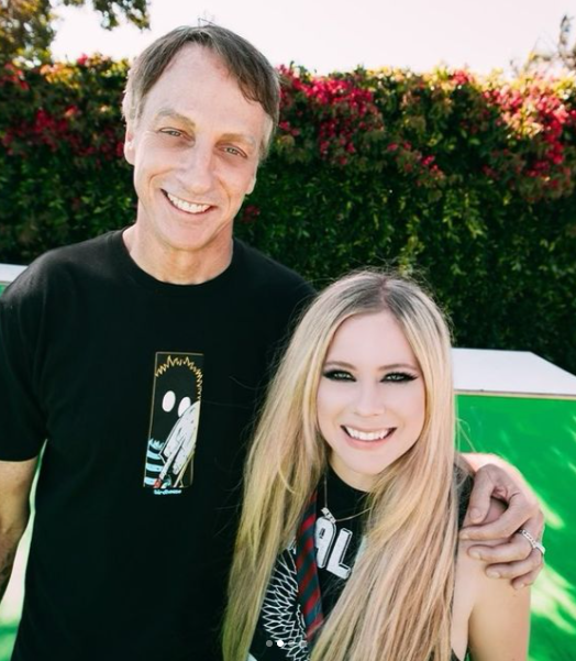 Avril se junta com Tony Hawk