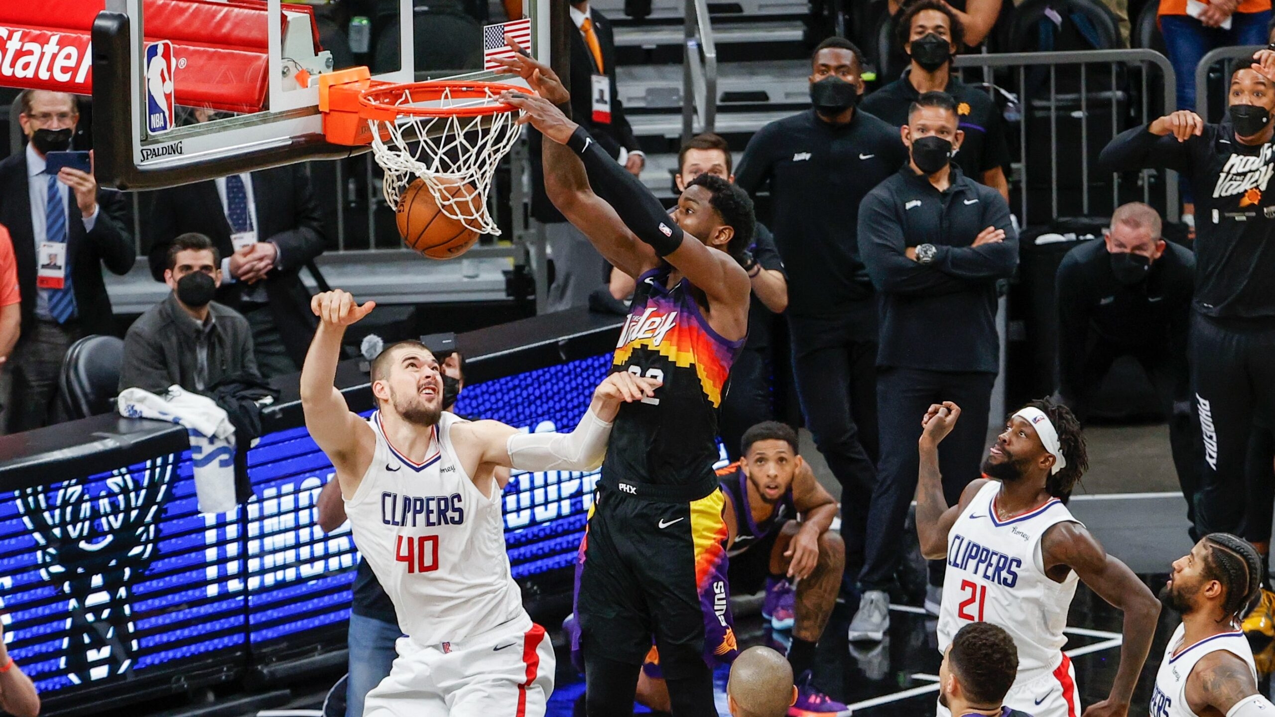 Ayton faz cesta a menos de 1 segundo do fim, Suns vencem Clippers e abrem 2 a 0