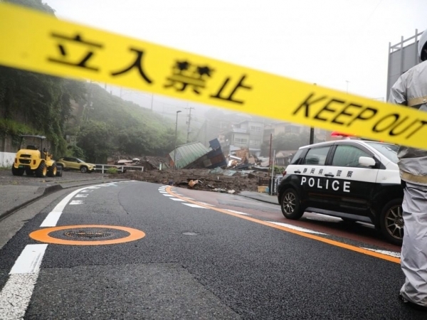 Japão busca 80 desaparecidos após deslizamento matar 4