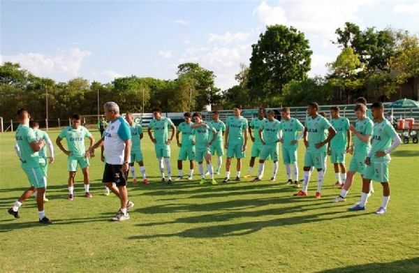 Após dois empates, Goiás se prepara para vencer o Londrina