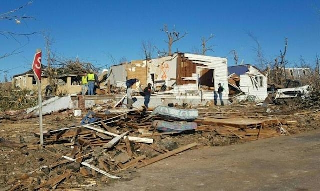 Solidariedade perdura após tornados destruírem cidade no Kentucky