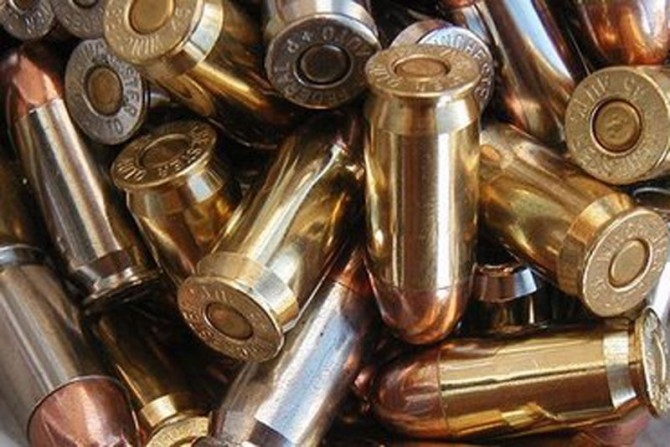 Menor é presa por tentar comprar munição de arma de fogo