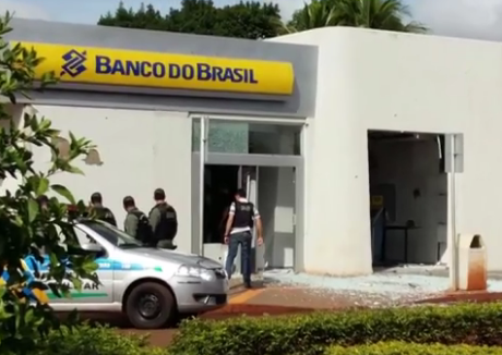 Suspeitos de explodir caixas eletrônicos morrem durante troca de tiros com PMs