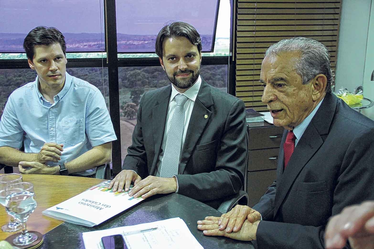 Iris convida Baldy para ingressar no PMDB