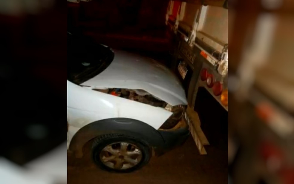 Em Rio Verde mulher é presa dirigindo bêbada, bater em caminhão e cometer injúria racial contra motorista