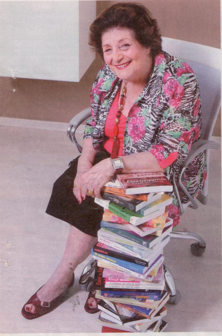 Morre, aos 92 anos, a escritora Zibia Gasparetto