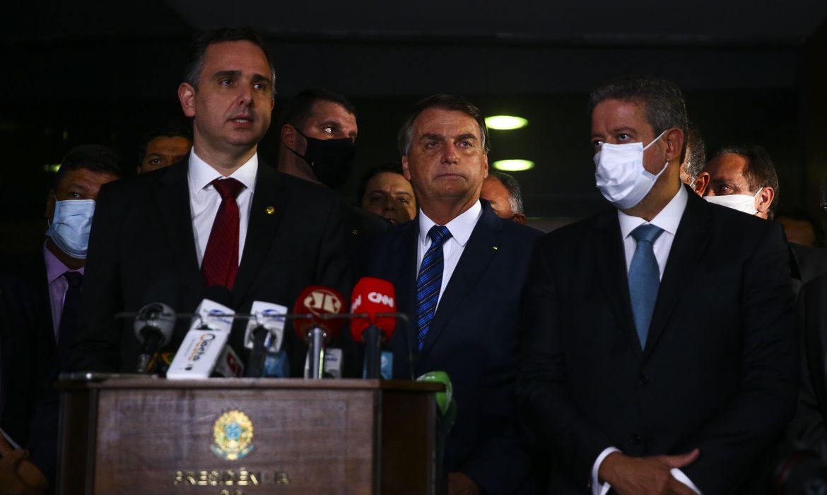 Pressionado por CPI, Pacheco propõe pacto nacional e reunião com Bolsonaro