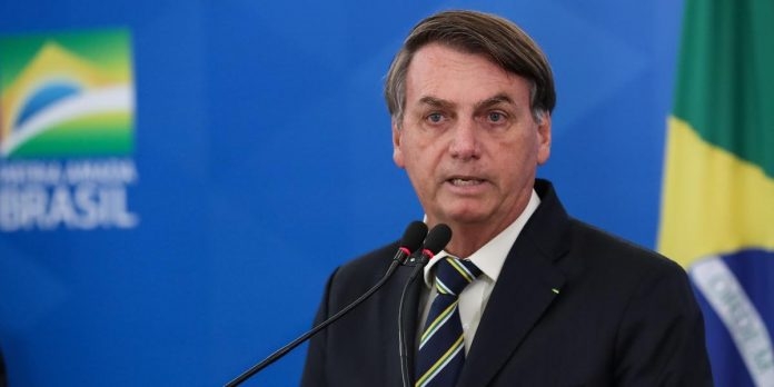 Bolsonaro diz que "talvez" tenha sido contaminado pelo coronavírus