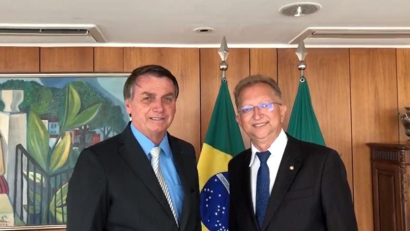 Presidente da República parabeniza prefeito Gustavo Mendanha pela maior votação do país
