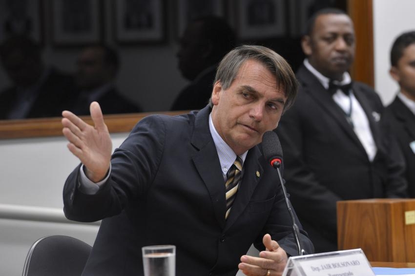 Bolsonaro nega estar surpreso com decisão de Joaquim Barbosa