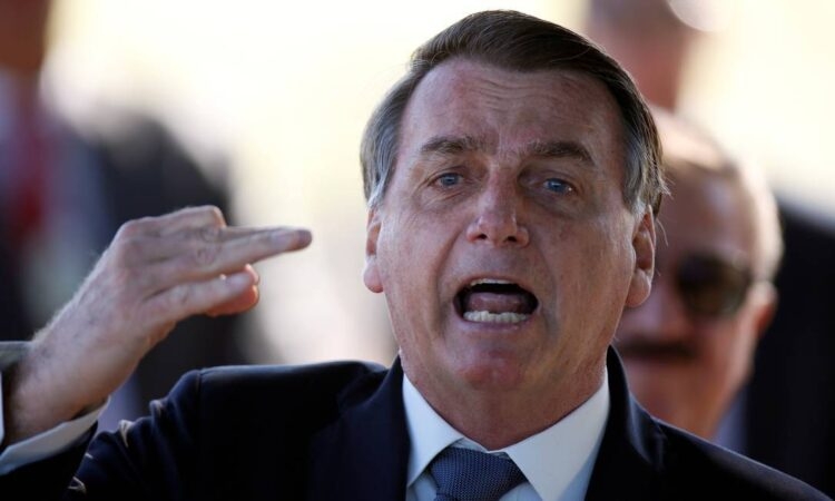 Sob agenda negativa, Bolsonaro ameaça a realização de eleições