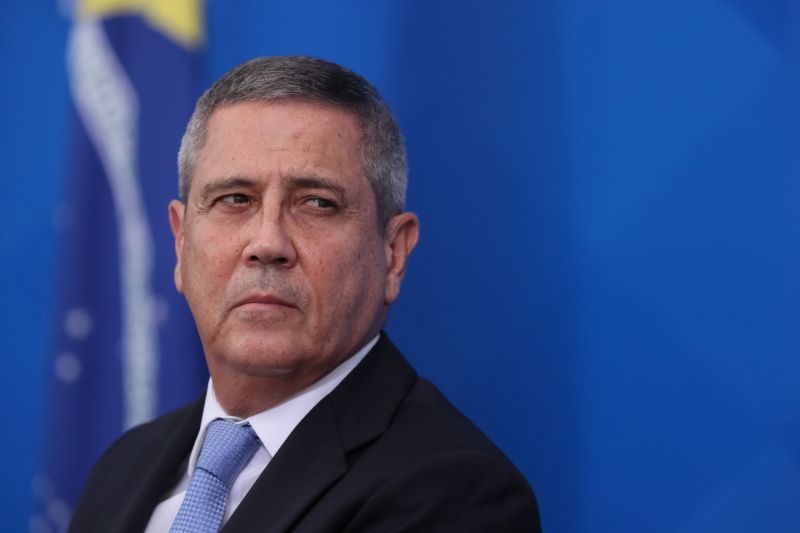 Renan pede convocação de Braga Netto na CPI da Covid