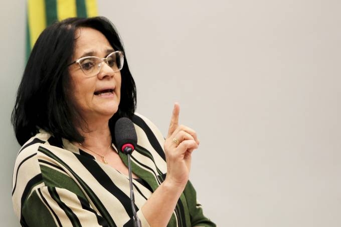 Ministra Damares Alves propõe projetos pilotos com Governo de Goiás