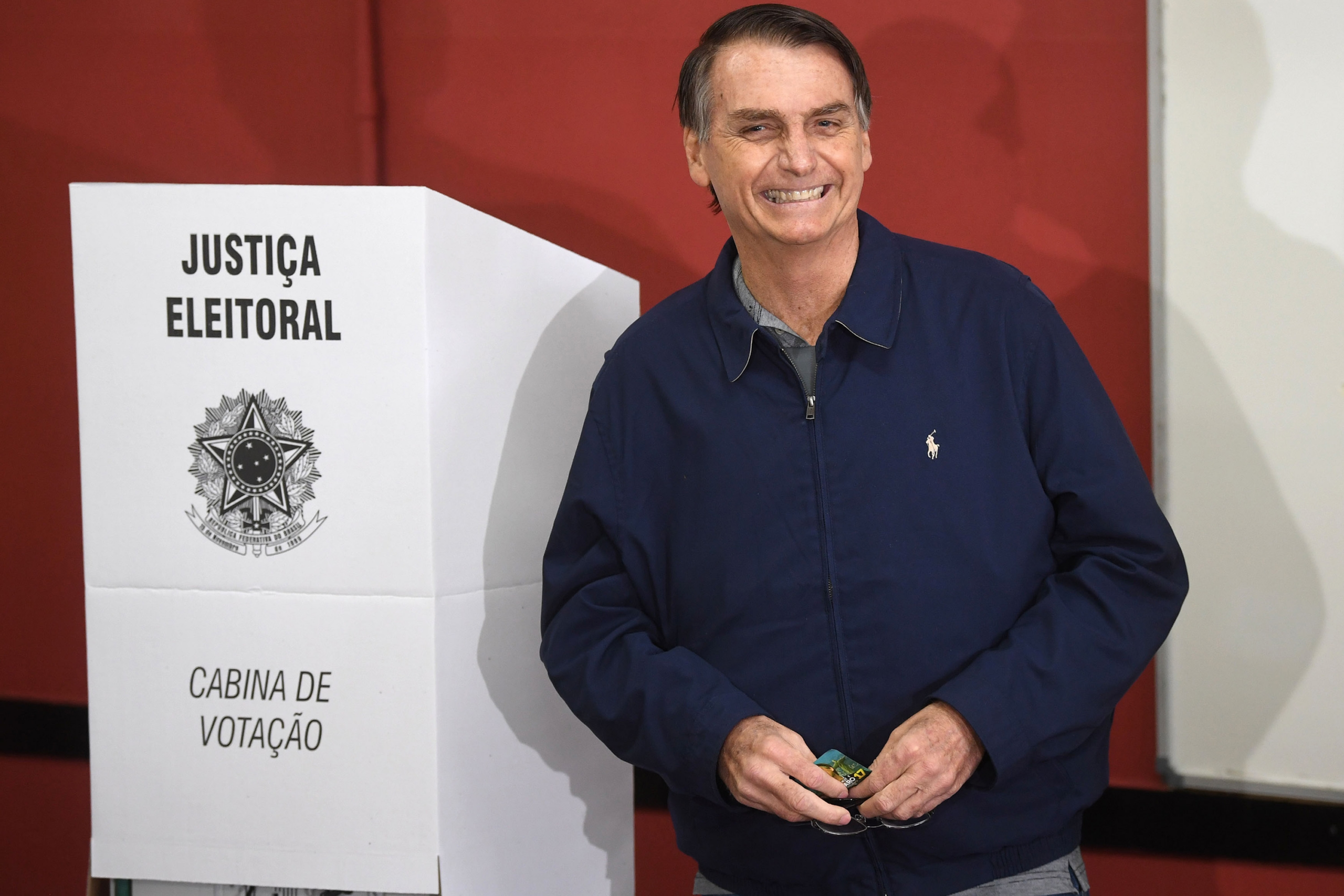 Bolsonaro viaja ao Rio de Janeiro para votar no segundo turno das eleições