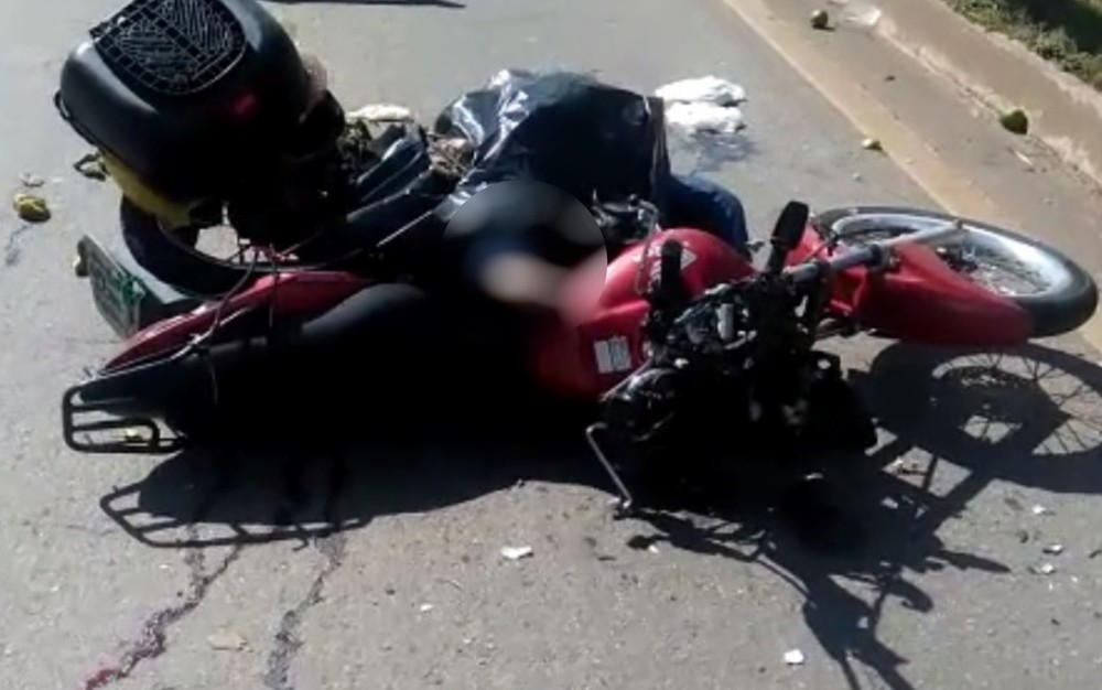 Motociclista morre após colidir com a traseira de caminhonete na BR-153