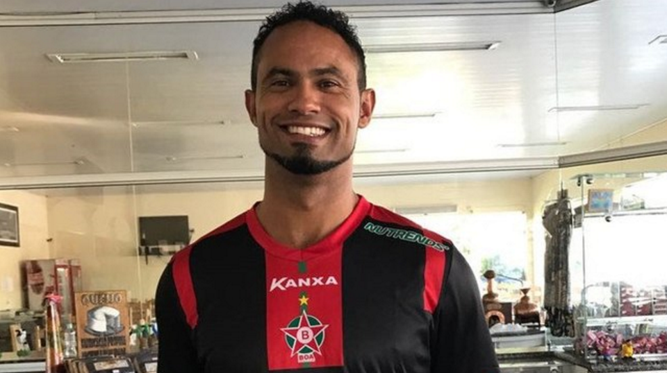 Defesa projeta liberdade do goleiro Bruno até julho