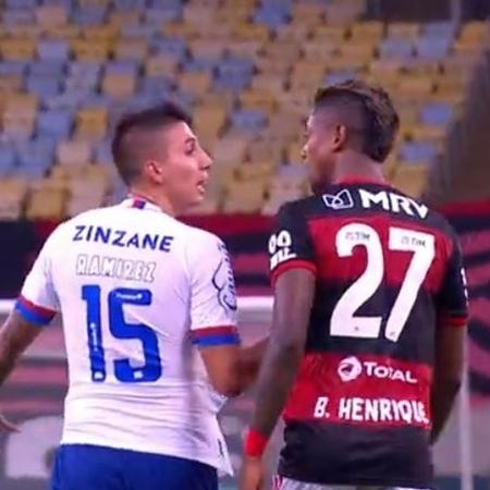 Discussão entre Bruno Henrique e Ramirez mostra racismo e xenofobia em Flamengo x Bahia
