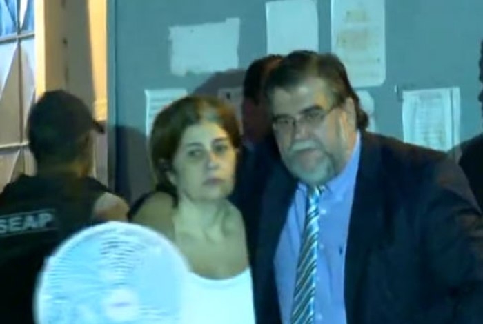 Rosinha Garotinho deixa a penitenciária, mas deverá usar tornozeleira eletrônica