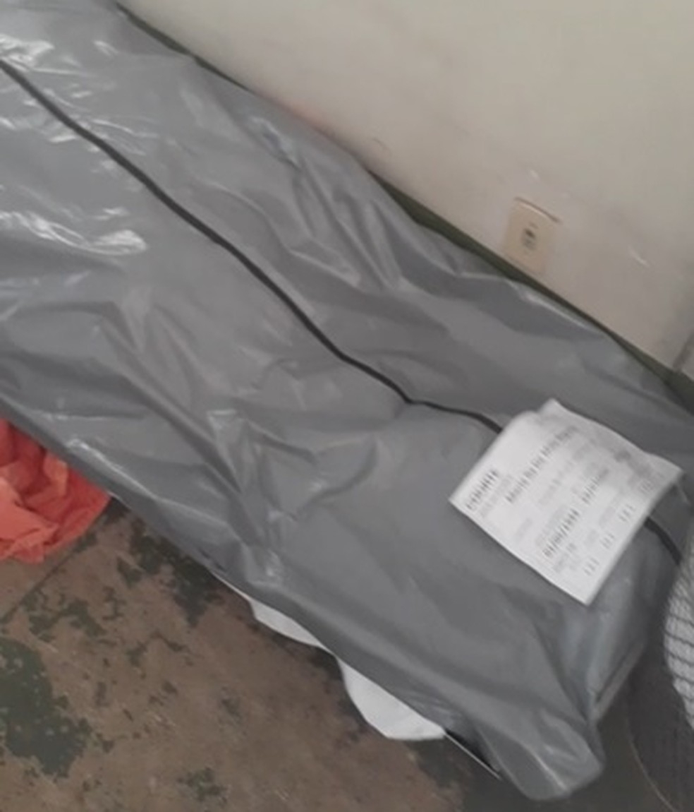 Corpos de vítimas da Covid-19 são deixados no chão e em  corredores de hospitais no DF