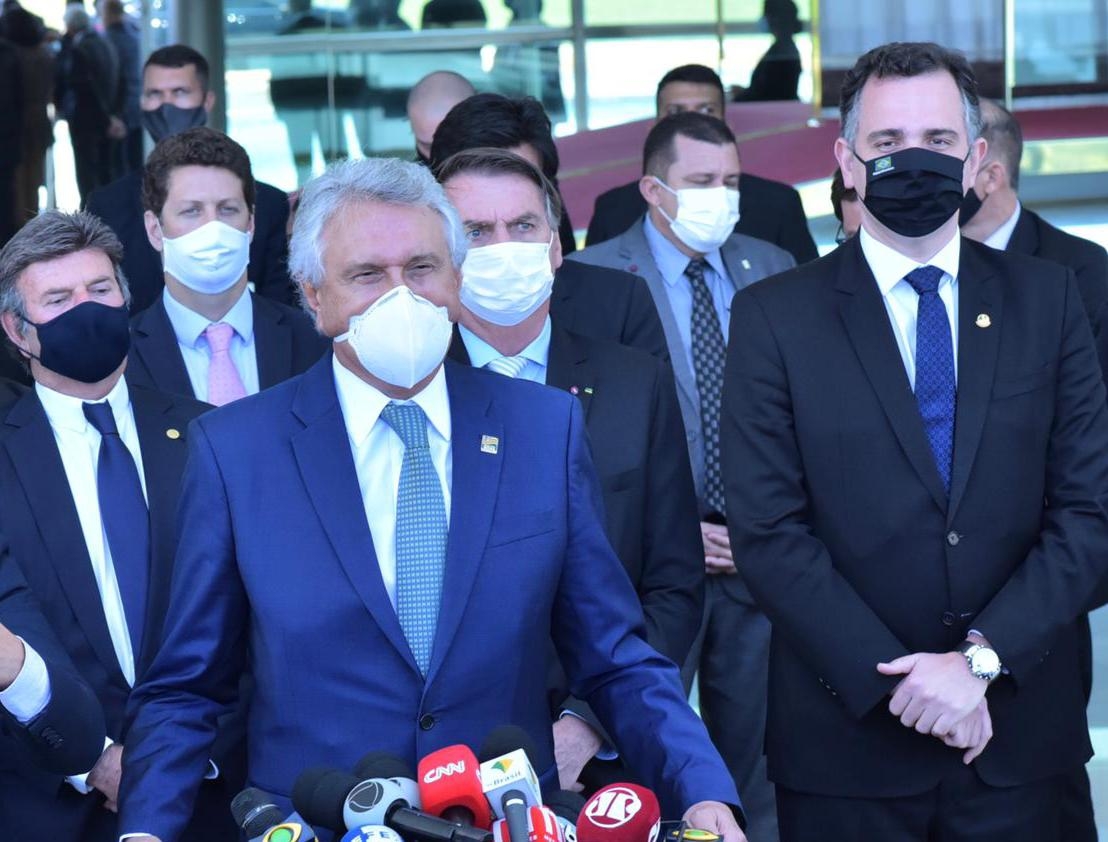 Como Caiado liderou governadores, mudou Bolsonaro e deu sensatez para enfrentar pior momento da pandemia
