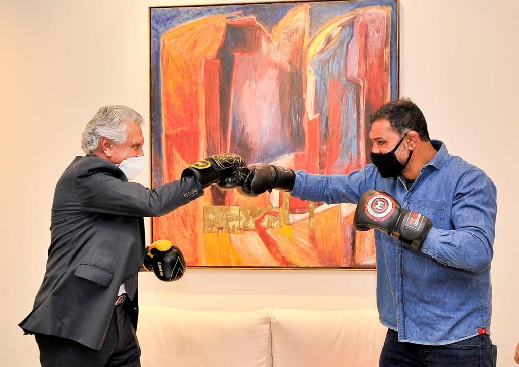 Em encontro com lutador Minotauro, Caiado ressalta importância da atividade física na escola