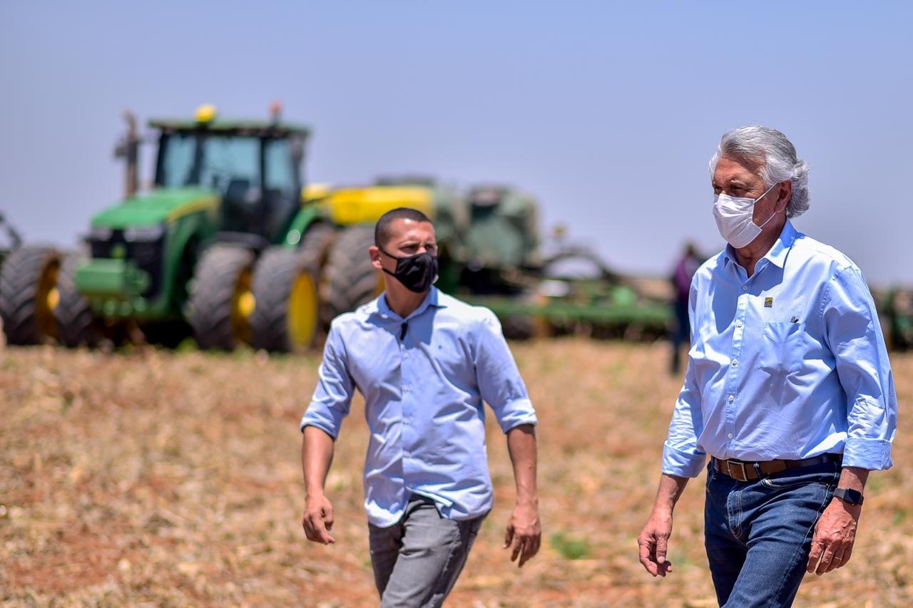 Produtores rurais são “verdadeiros heróis”, diz Caiado na abertura do plantio de soja