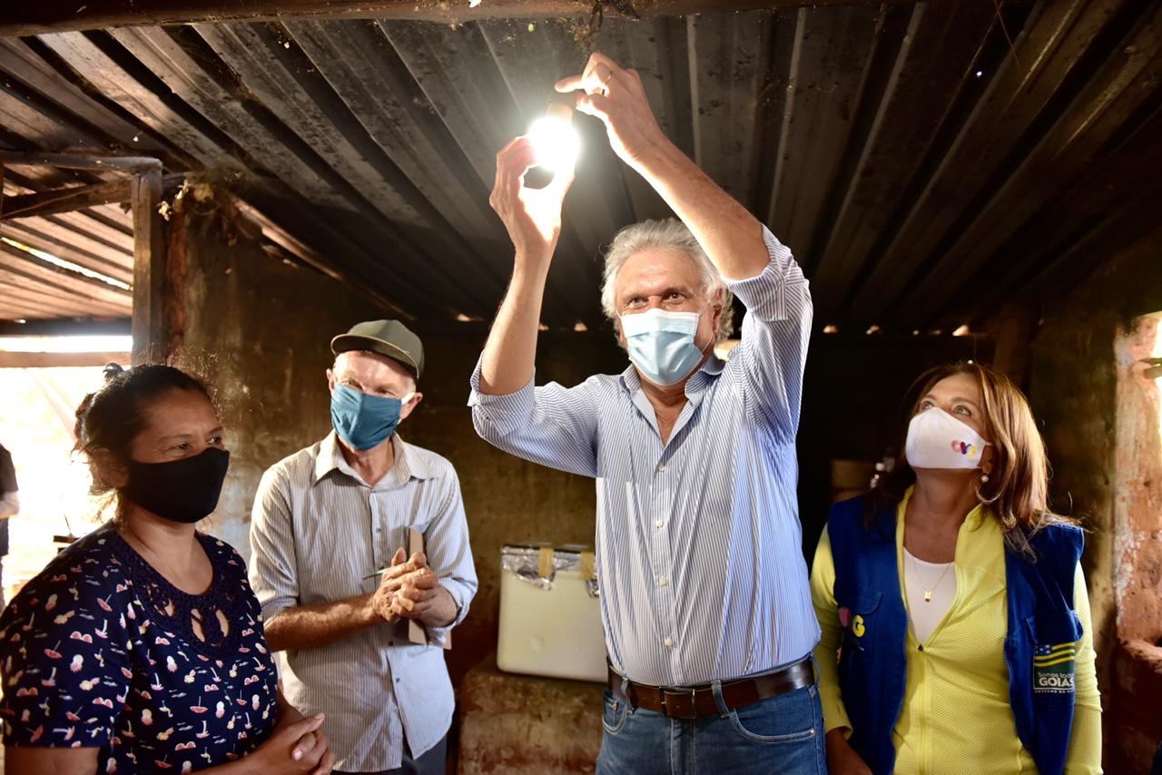 Governo de Goiás leva energia elétrica para 256 famílias em assentamentos de Formosa