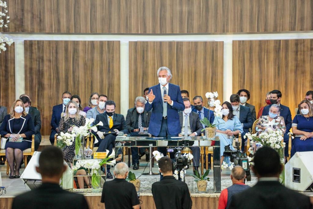 Governador participa de homenagem ao bispo Abigail e posse na Assembleia Fama