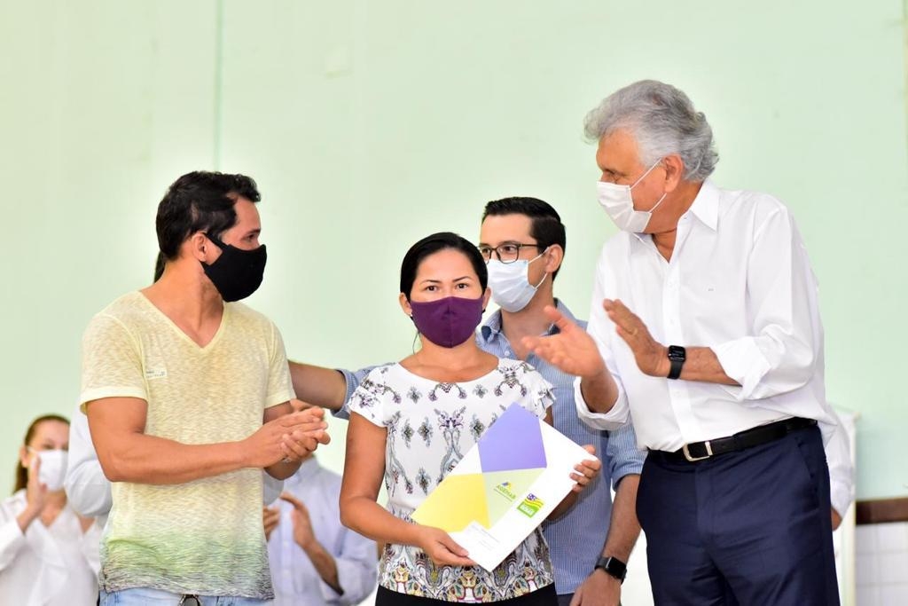 Governo de Goiás beneficia mais 200 famílias com regularização de moradias, em Aparecida de Goiânia